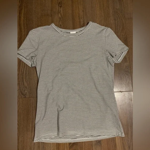 H&M tee - Picture 2 of 2